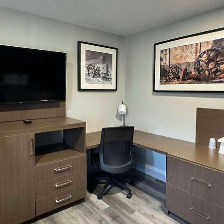 Baymont By Wyndham Coalinga Villa Bagian luar foto