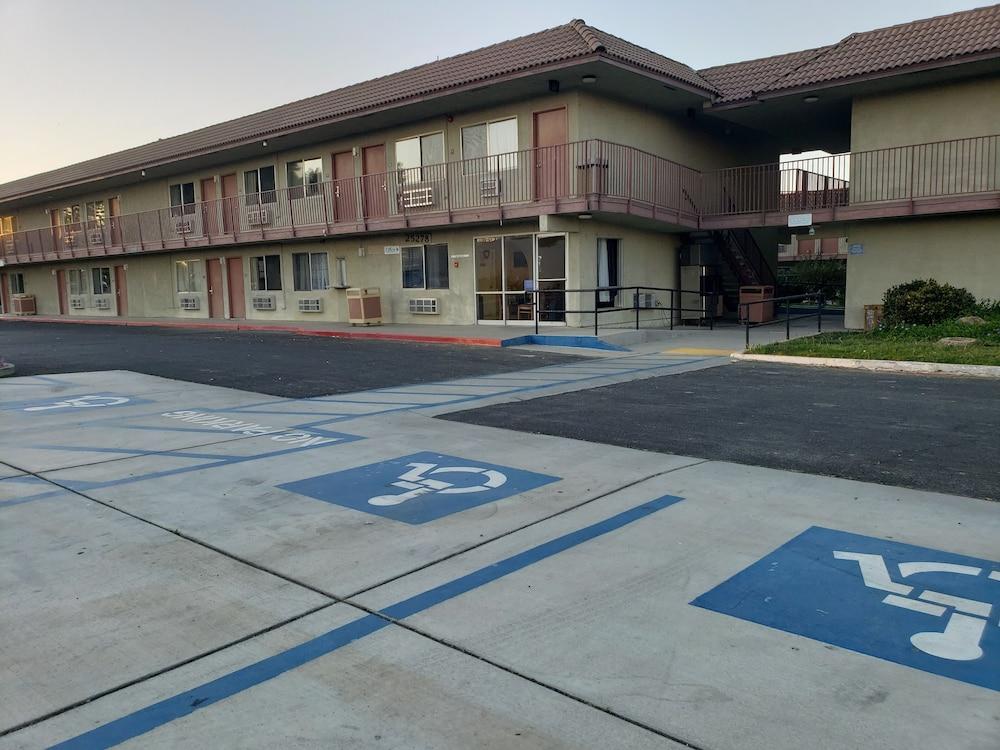 Baymont By Wyndham Coalinga Villa Bagian luar foto