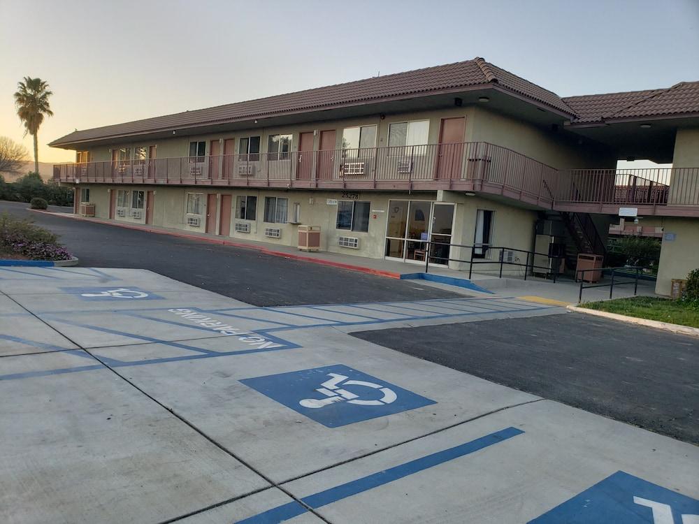 Baymont By Wyndham Coalinga Villa Bagian luar foto