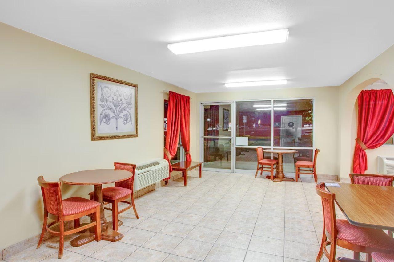 Baymont By Wyndham Coalinga Villa Bagian luar foto