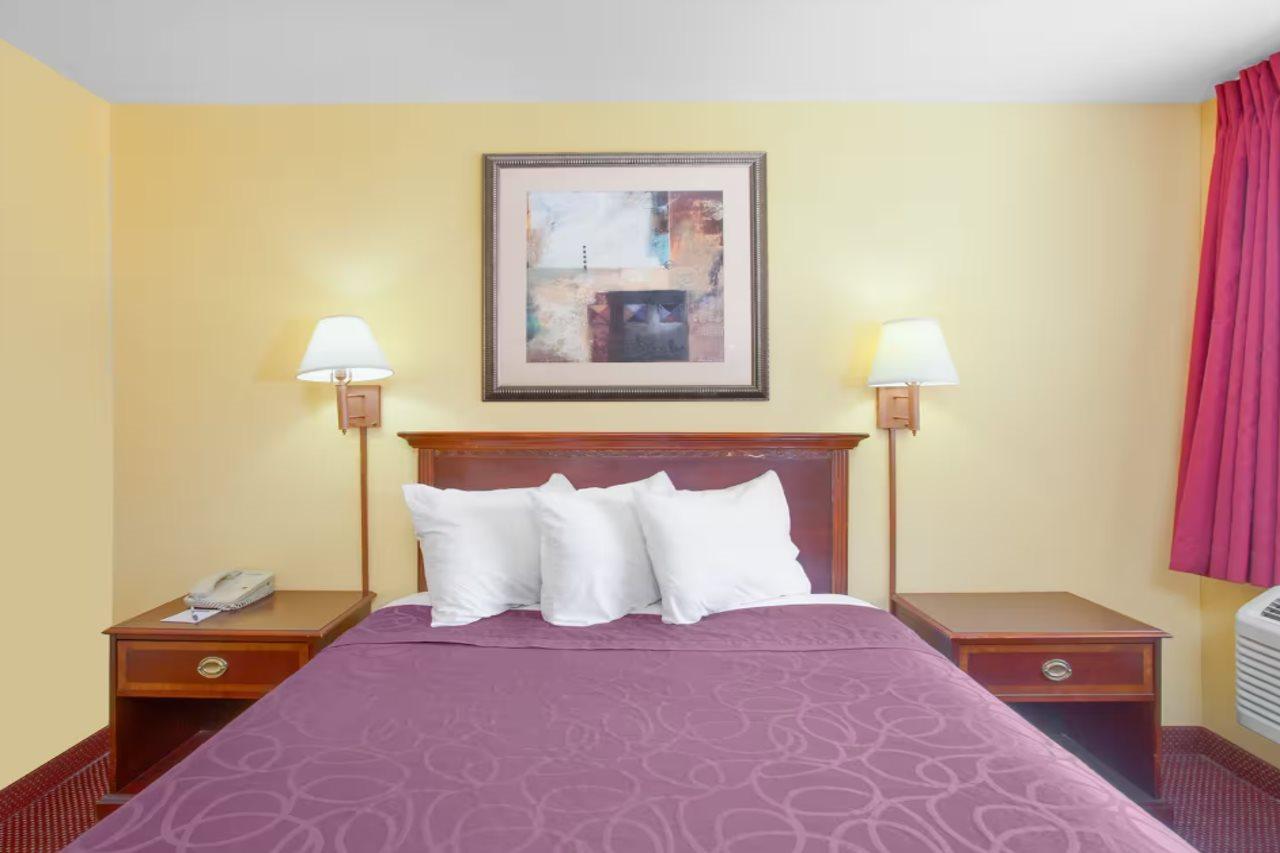 Baymont By Wyndham Coalinga Villa Bagian luar foto