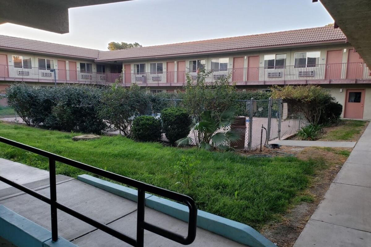 Baymont By Wyndham Coalinga Villa Bagian luar foto