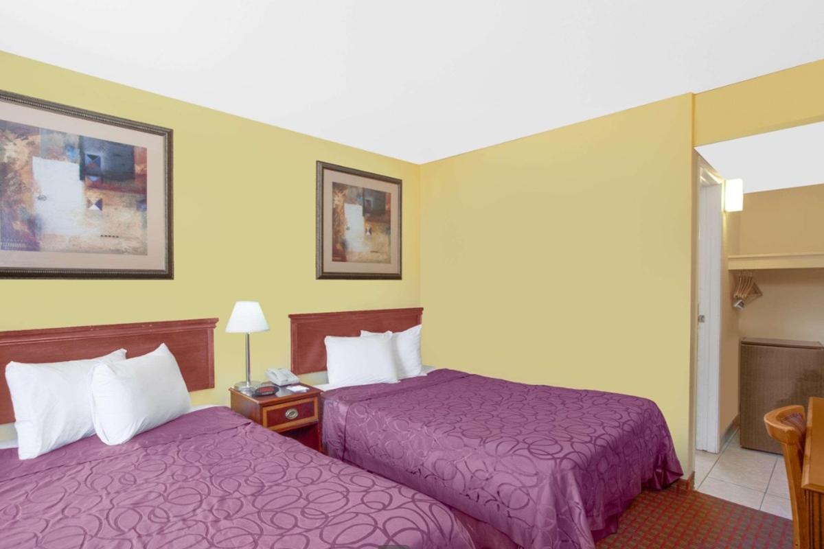 Baymont By Wyndham Coalinga Villa Bagian luar foto