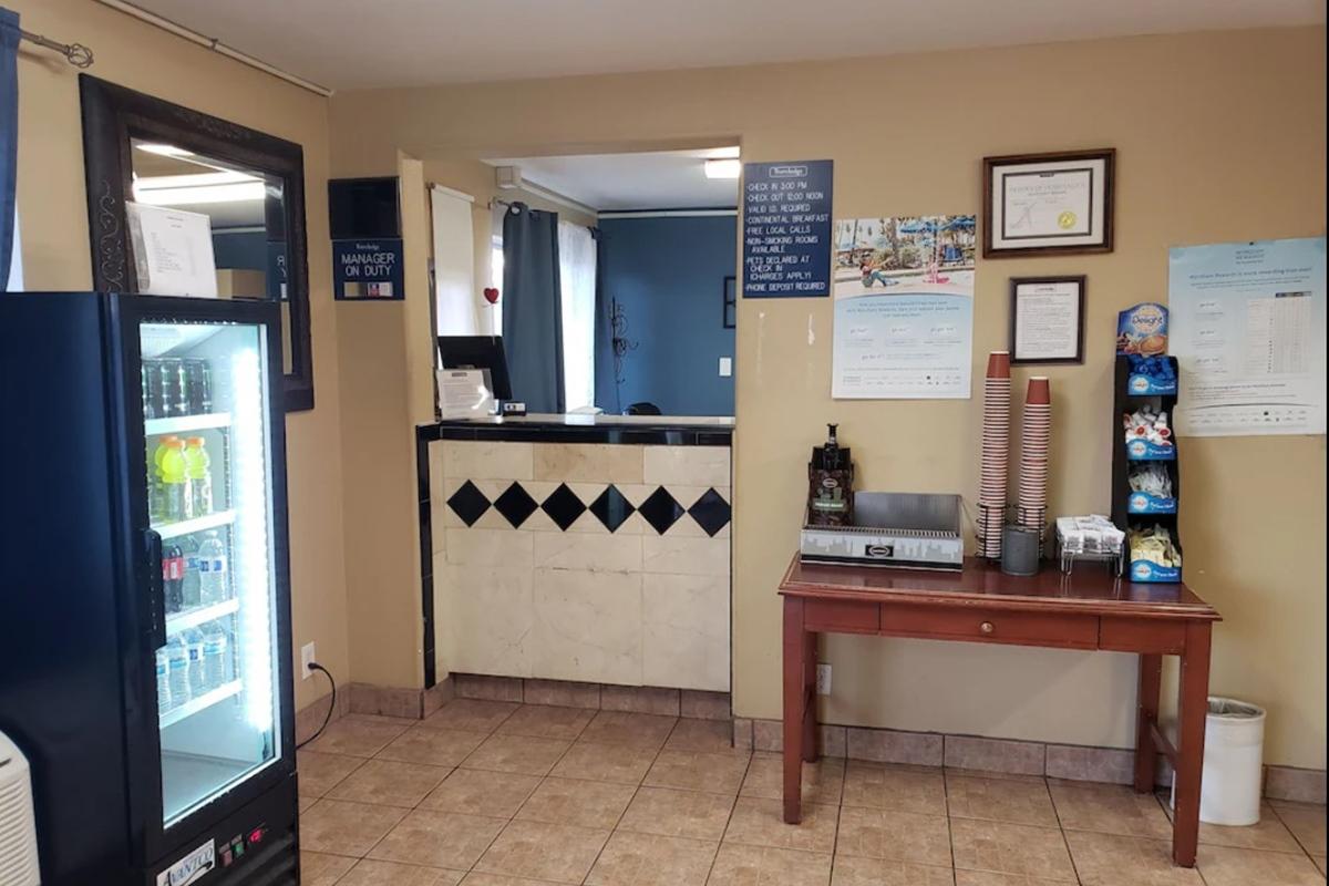Baymont By Wyndham Coalinga Villa Bagian luar foto