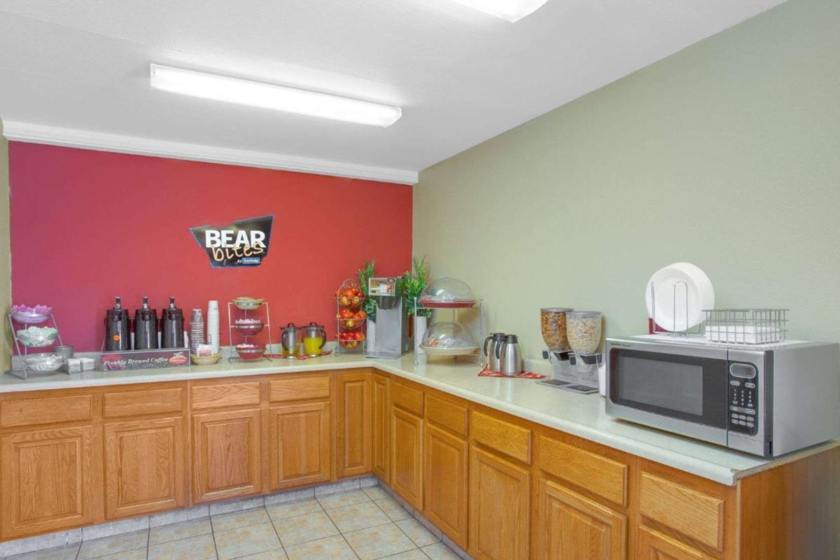 Baymont By Wyndham Coalinga Villa Bagian luar foto