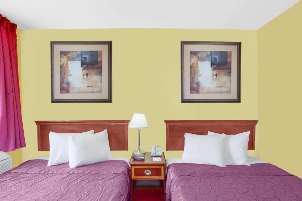 Baymont By Wyndham Coalinga Villa Bagian luar foto
