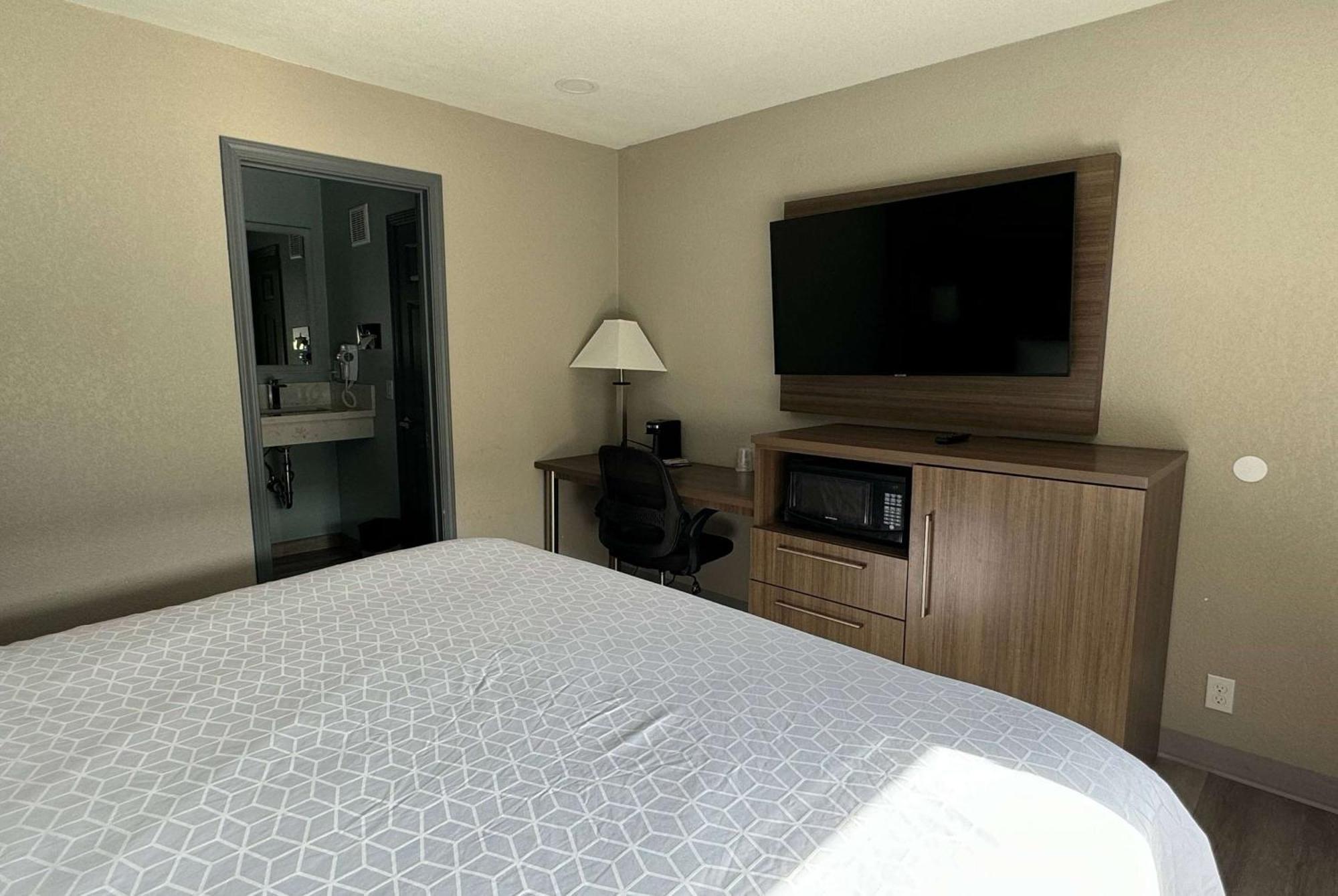 Baymont By Wyndham Coalinga Villa Bagian luar foto