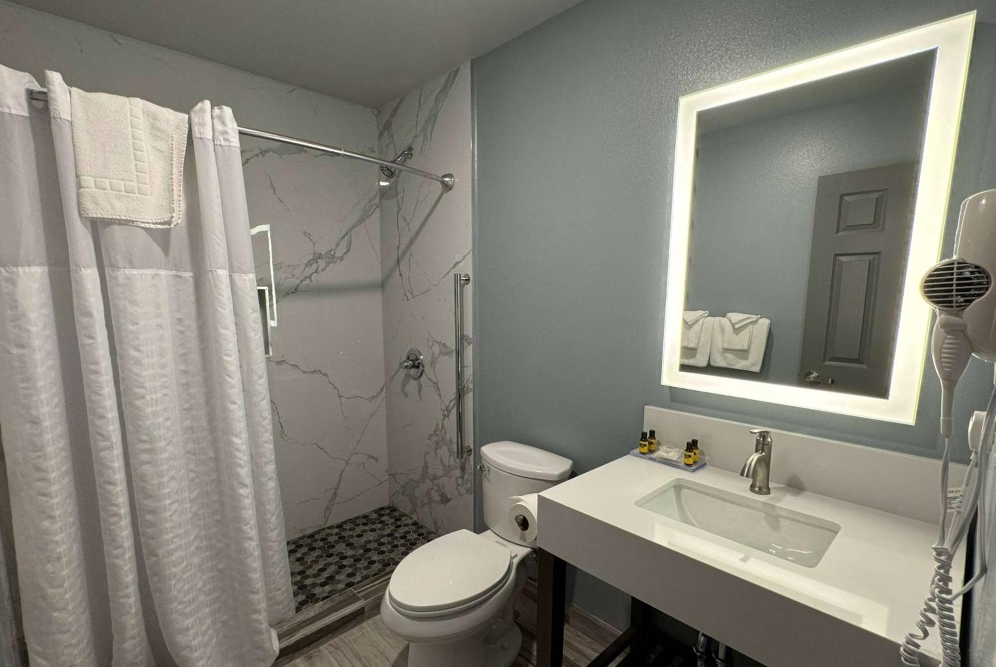 Baymont By Wyndham Coalinga Villa Bagian luar foto