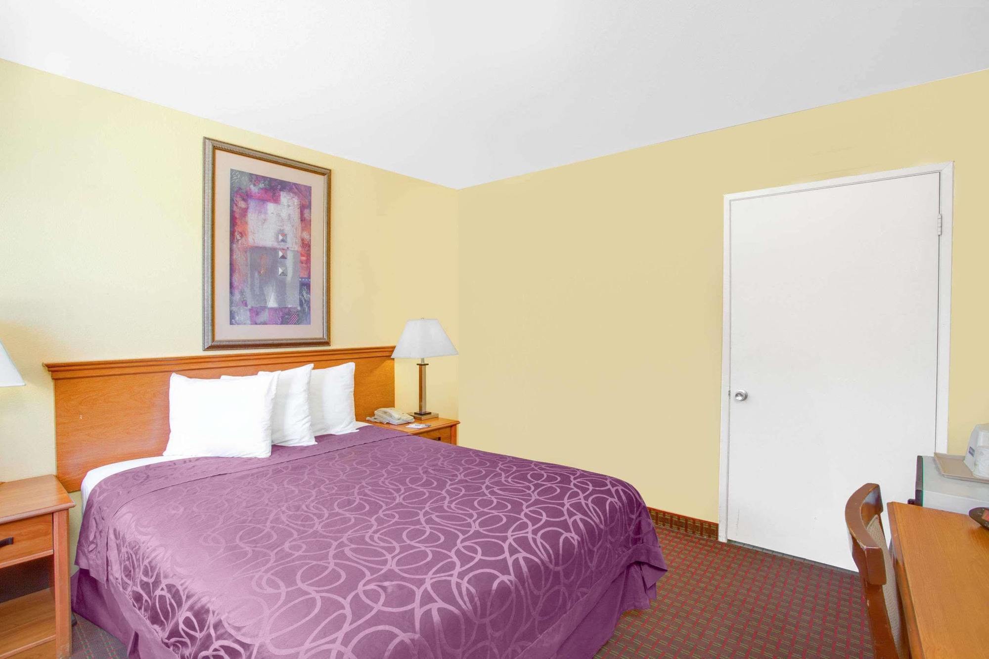 Baymont By Wyndham Coalinga Villa Bagian luar foto