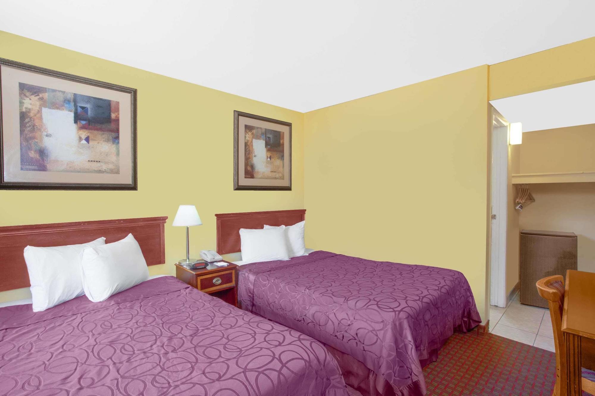 Baymont By Wyndham Coalinga Villa Bagian luar foto