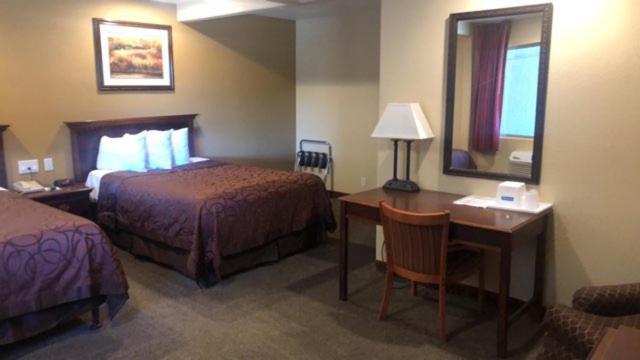 Baymont By Wyndham Coalinga Villa Bagian luar foto