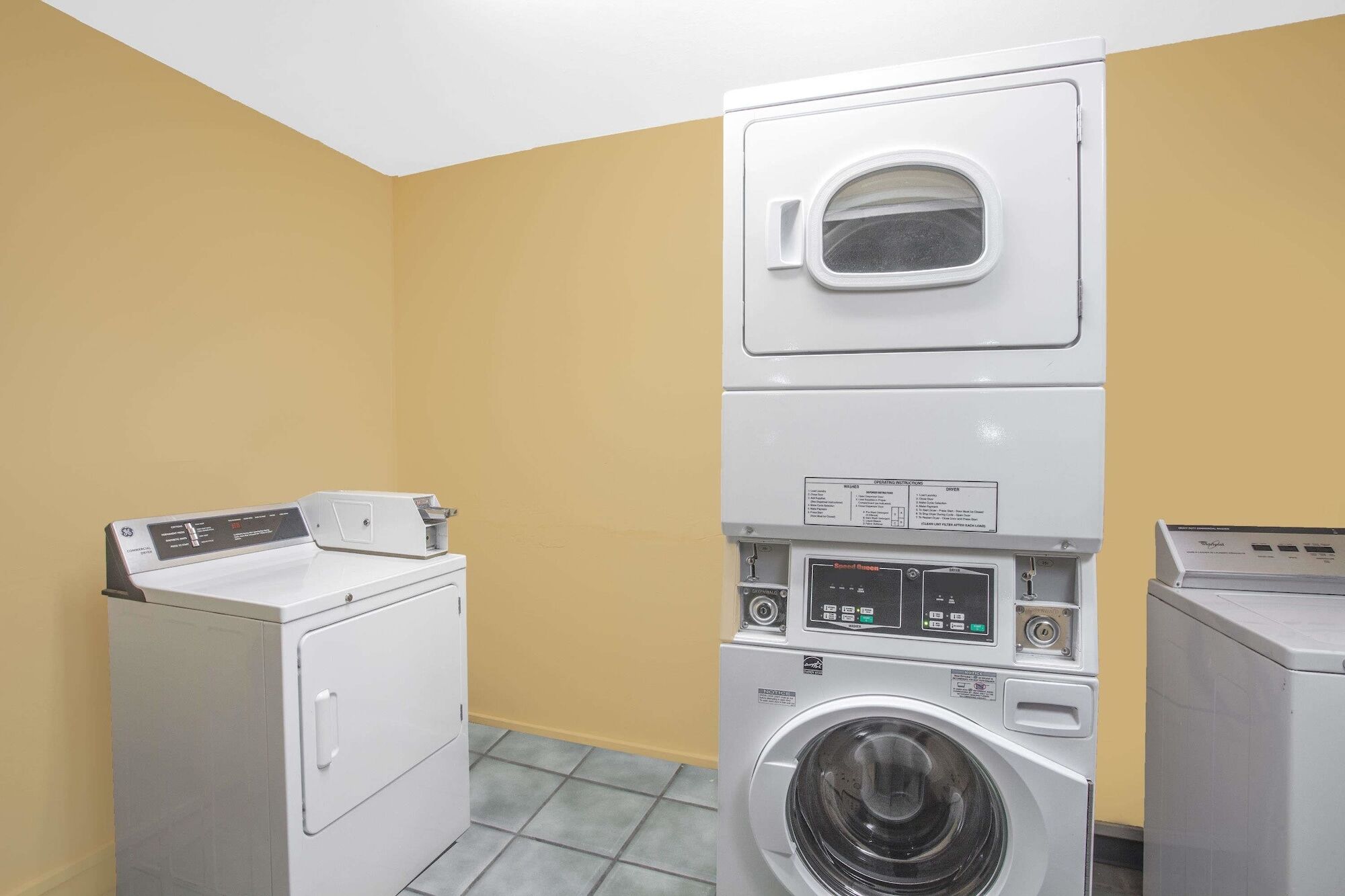 Baymont By Wyndham Coalinga Villa Bagian luar foto